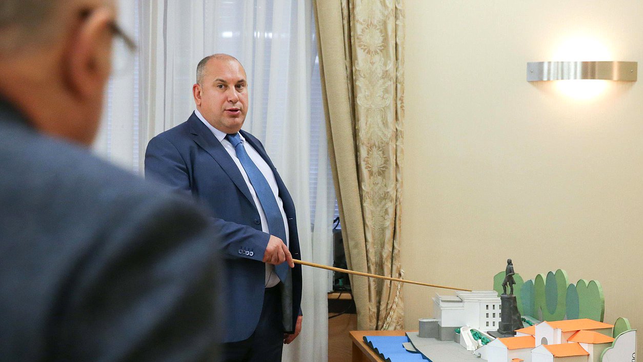Совещание рабочей группы по подготовке и организации мероприятий, связанных с установкой памятника Г.А.Потемкину 
на территории Крымского федерального округа (г.Севастополь).
