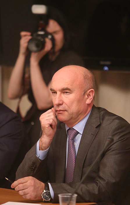 Парламентские слушания Комитета Государственной Думы по земельным отношениям и строительству на тему «Региональное развитие и комфортная среда проживания граждан как основа градостроительной политики Российской Федерации». 

