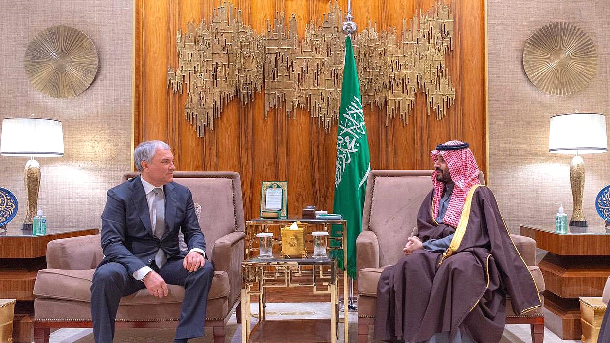 لقاء رئيس مجلس الدوما فياتشيسلاف فولودين وولي عهد المملكة العربية السعودية محمد بن سلمان آل سعود