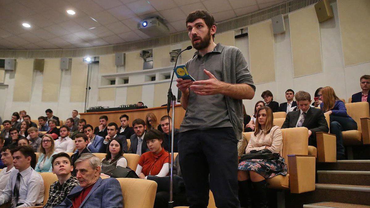 Лекция «2015 год – год света. Эффективные преобразования и генерация света». Лектор – лауреат Нобелевской премии, депутат Государственной Думы Ж.И.Алферов. 

