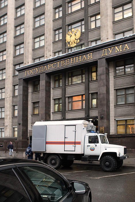 Работники Государственной Думы собрали и отправили детям Донбасса наборы сладостей и игрушек.