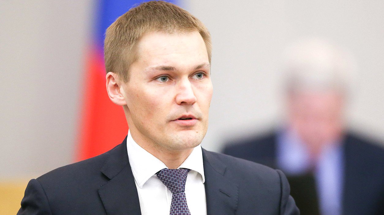 Заместитель Председателя Комитета по государственному строительству и законодательству Александр Грибов