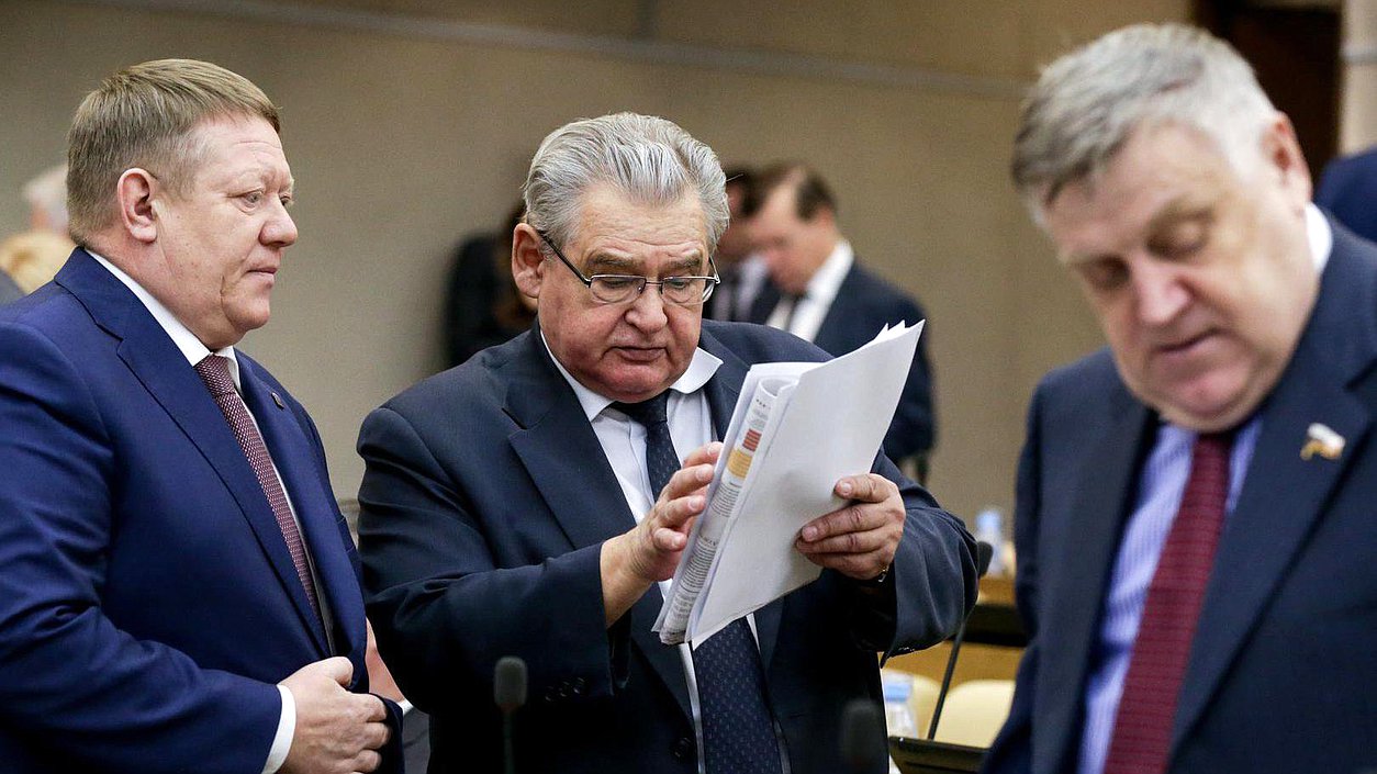 Член Комитета по бюджету и налогам Николай Гончар во время пленарного заседания. Фото: Анна Исакова/Фотослужба Государственной Думы.

