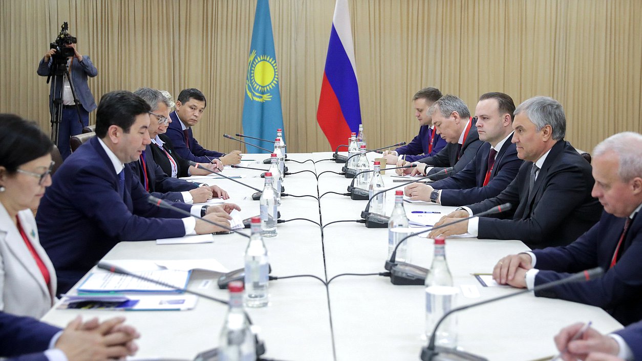 Встреча Председателя Государственной Думы Вячеслава Володина с Председателем Мажилиса Парламента Республики Казахстан Ерланом Кошановым