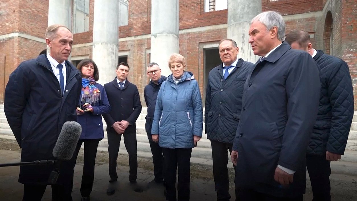 Вячеслав Володин сегодня работает в своем избирательном округе в Саратове