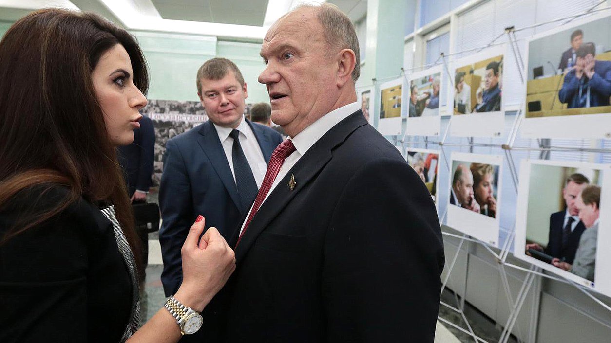  Открытие фотовыставки «Государственная Дума. Один год. 2014-2015». 
