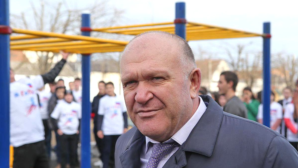 По инициативе депутата Государственной Думы РФ Анатолия Бифова в Кабардино-Балкарии в с.Дугулыбгей открылась первая "воркаут-площадка". 
