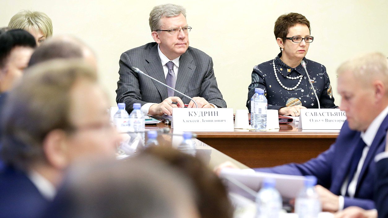 Председатель Комитета по контролю и Регламенту Ольга Савастьянова и глава Счетной палаты РФ Алексей Кудрин