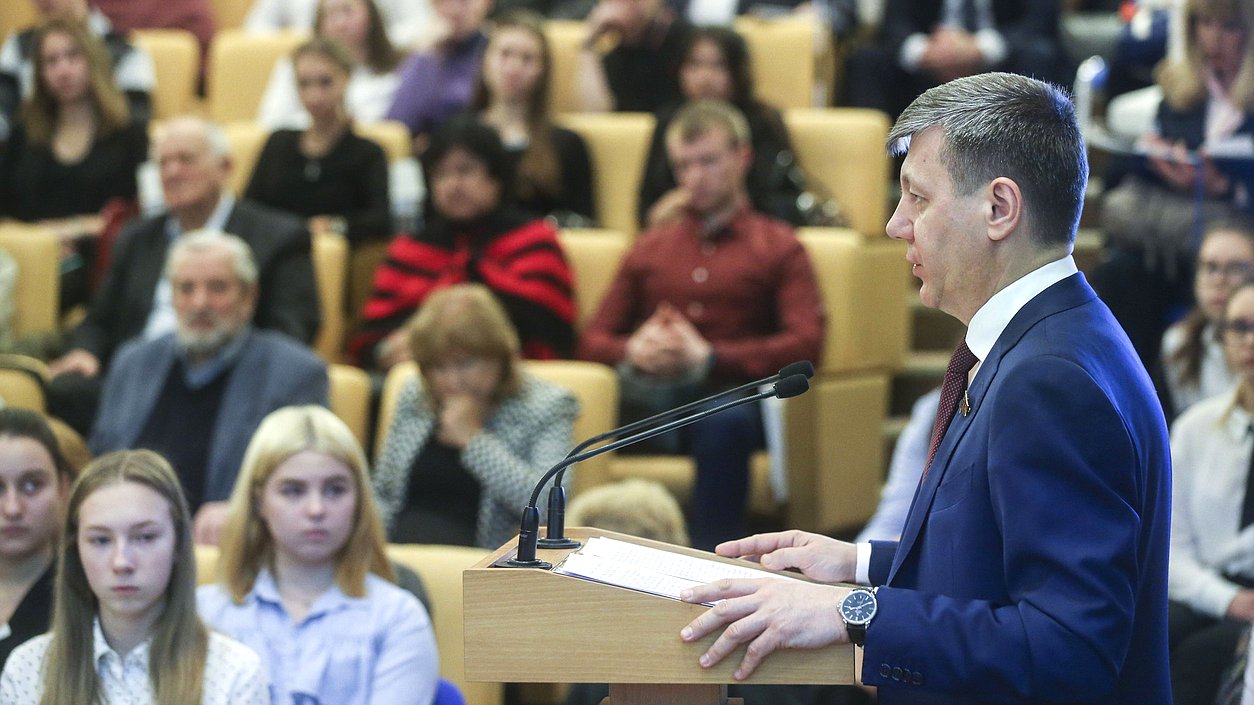 Первый заместитель Председателя Комитета по международным делам Дмитрий Новиков
