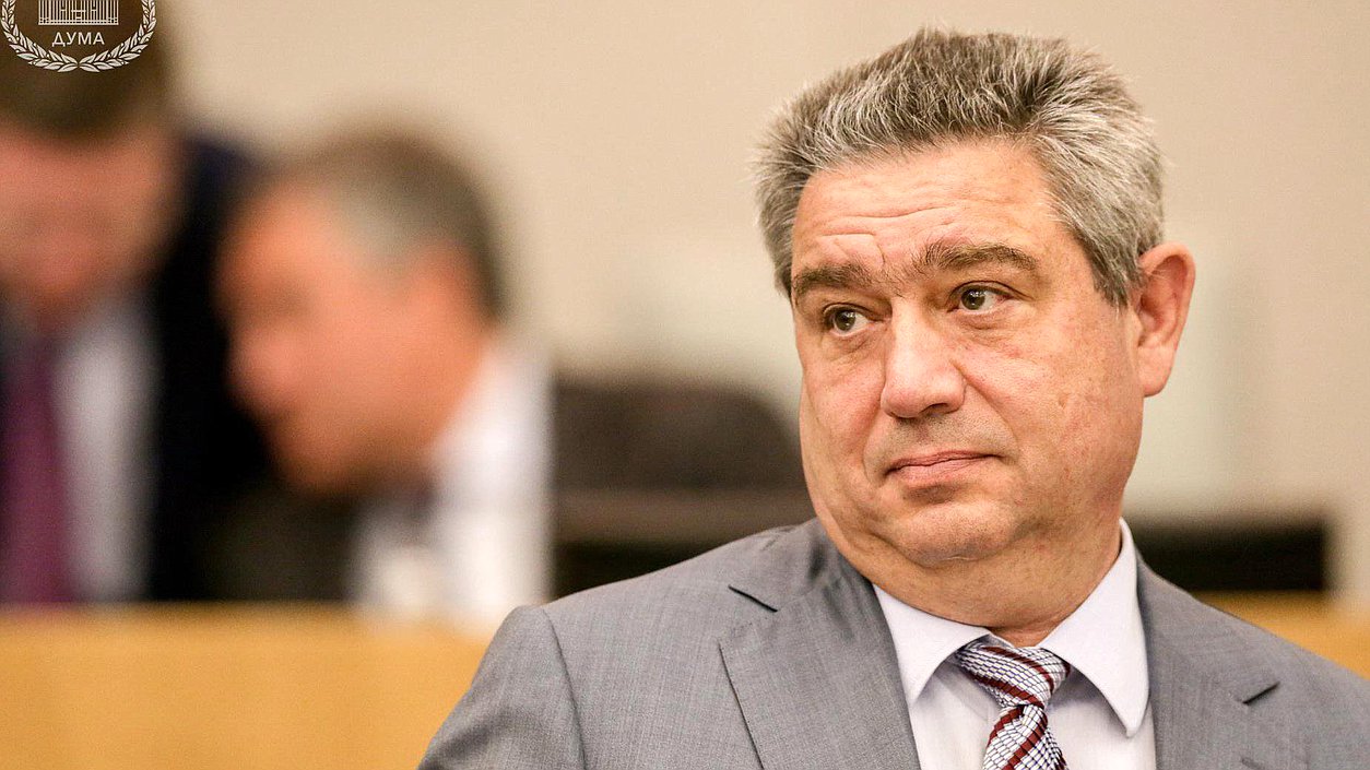 Первый заместитель председателя Комитета по бюджету и налогам Глеб Хор во время заседания. Автор фото: Марат Абулхатин/Фотослужба Государственной Думы.
