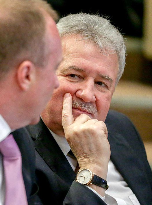 Председатель Комитета по транспорту и строительству Евгений Москвичев во время заседания. Автор фото:Анна Исакова/Фотослужба Государственной Думы.
