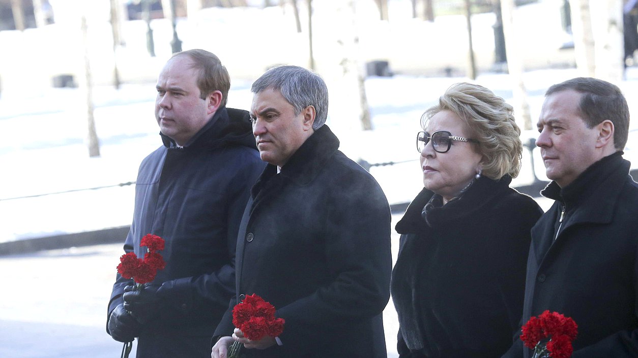 Глава Администрации Президента РФ Антон Вайно, Председатель Государственной Думы Вячеслав Володин, Председатель Совета Федерации Валентина Матвиенко и Премьер-министр РФ Дмитрий Медведев