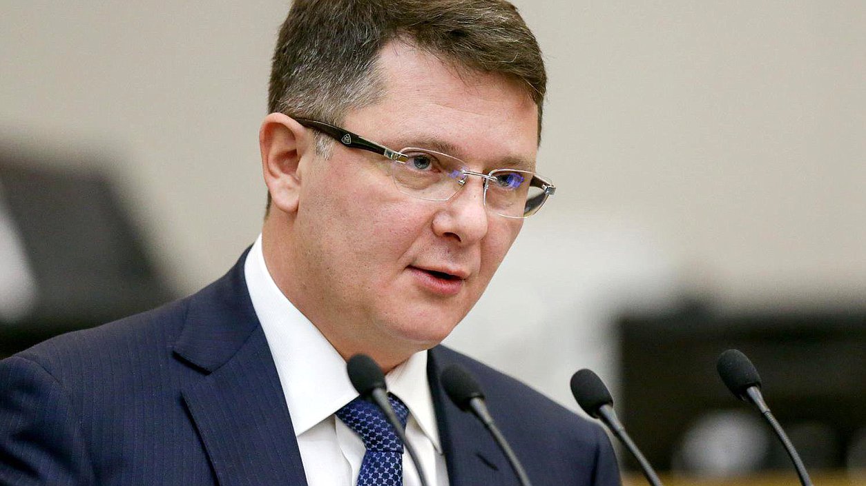 Председатель Комитета по экономической политике, промышленности, инновационному развитию и предпринимательству Сергей Жигарев на пленарном заседании Государственной Думы.