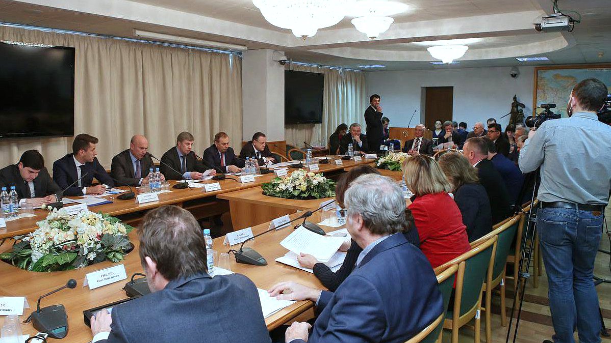 Парламентские слушания Комитета Государственной Думы по земельным отношениям и строительству на тему «Региональное развитие и комфортная среда проживания граждан как основа градостроительной политики Российской Федерации». 


