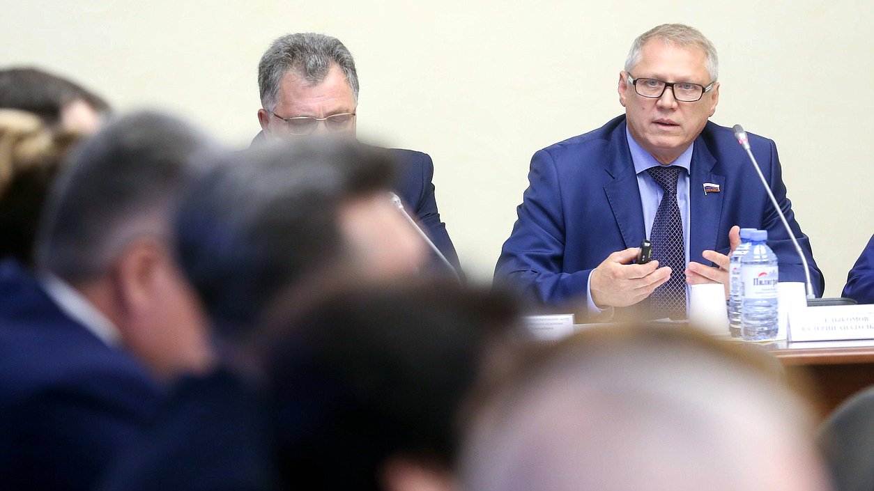 Член Комитета по охране здоровья Валерий Елыкомов