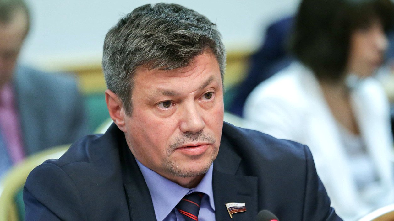 Член Комитета по экономической политике, промышленности, инновационному развитию и предпринимательству Андрей Ветлужских