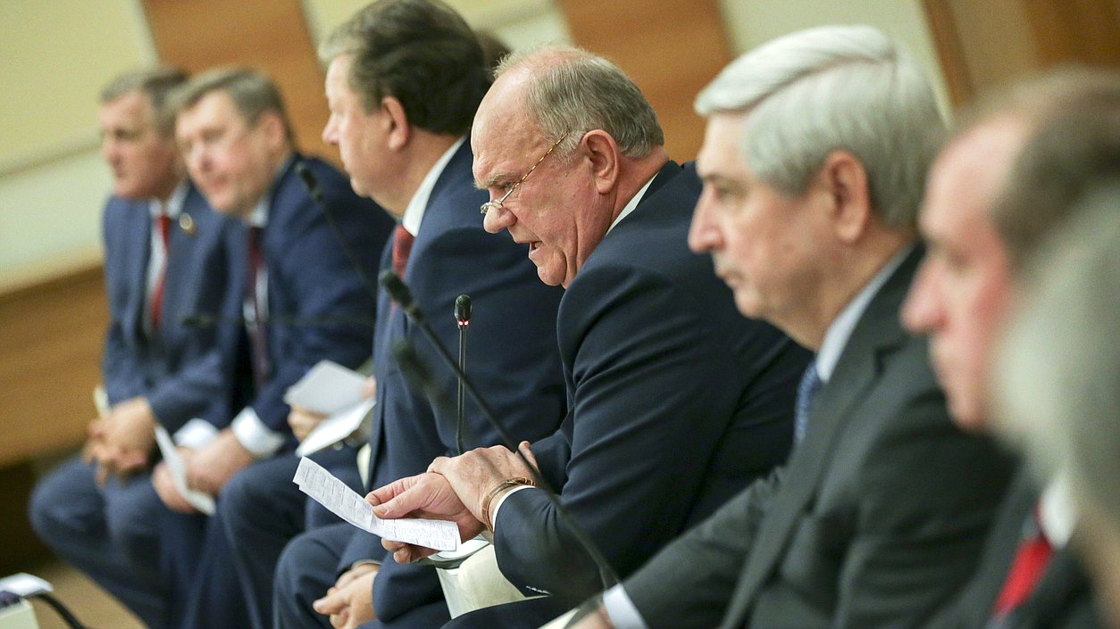 Руководитель фракции КПРФ Геннадий Зюганов