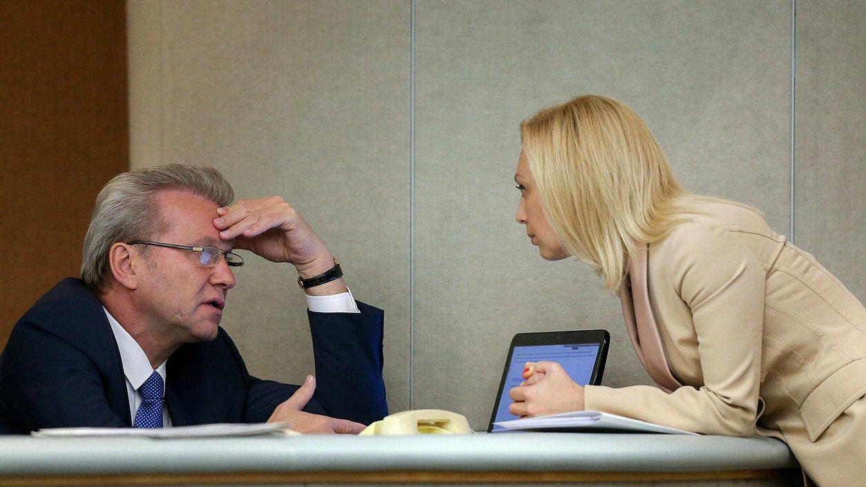 Заместитель Председателя Государственной Думы Ольга Тимофеева и Полномочный представитель Президента РФ в Государственной Думе Гарри Минх