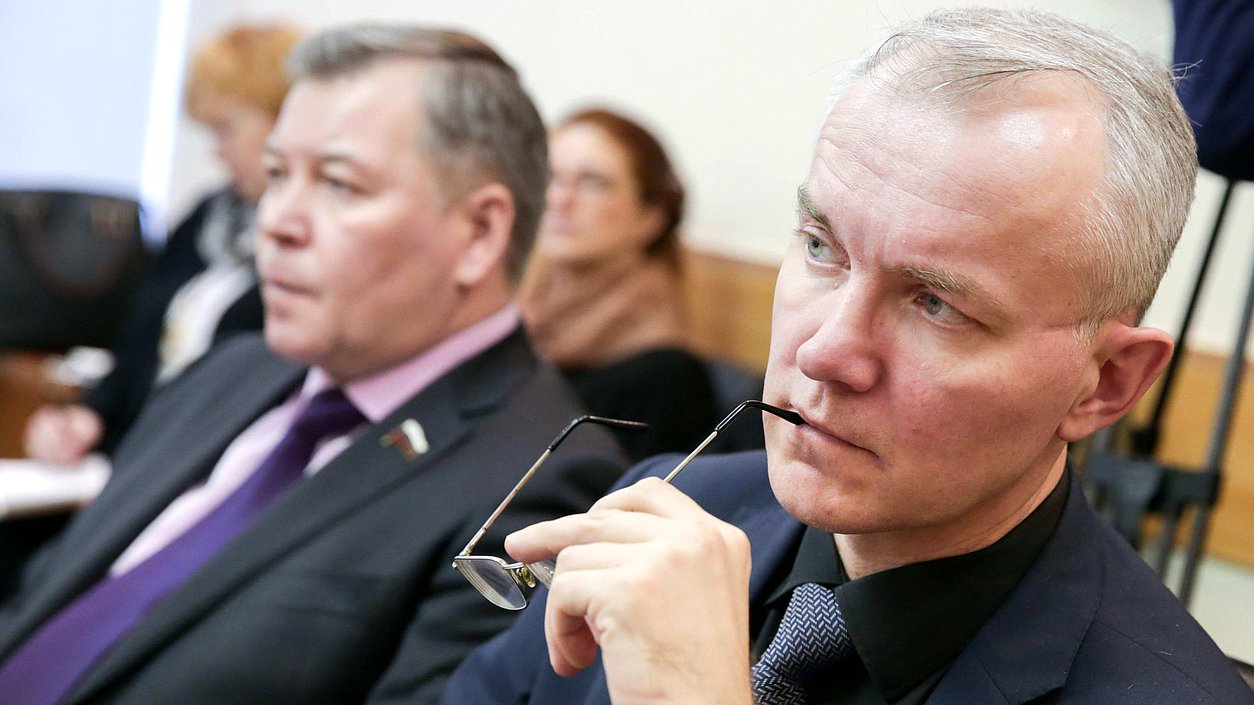 Член Комитета по труду, социальной политике и делам ветеранов Олег Шеин