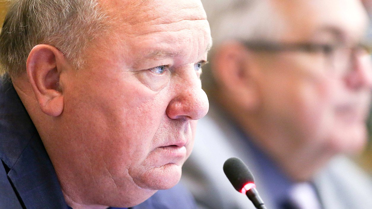 Председатель Комитета по обороне Владимир Шаманов