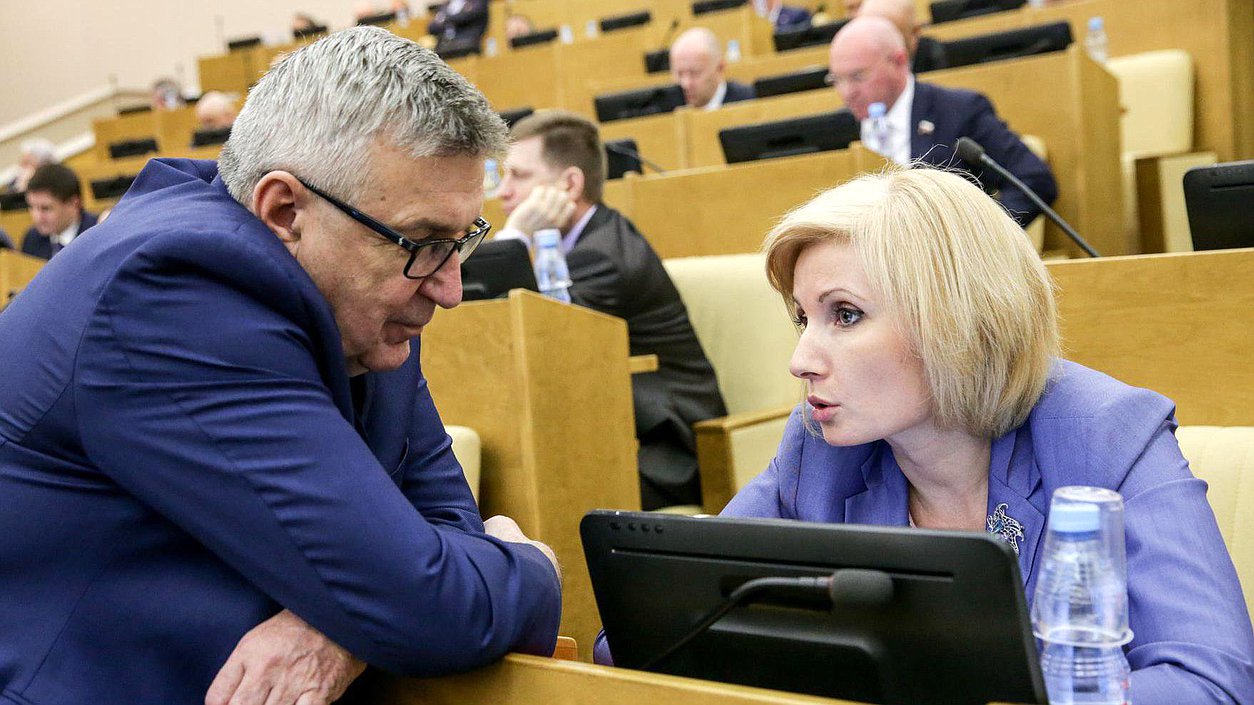Член Комитета по государственному строительству и законодательству Ольга Баталина во время заседания. Автор фото: Анна Исакова/Фотослужба Государственной Думы.
