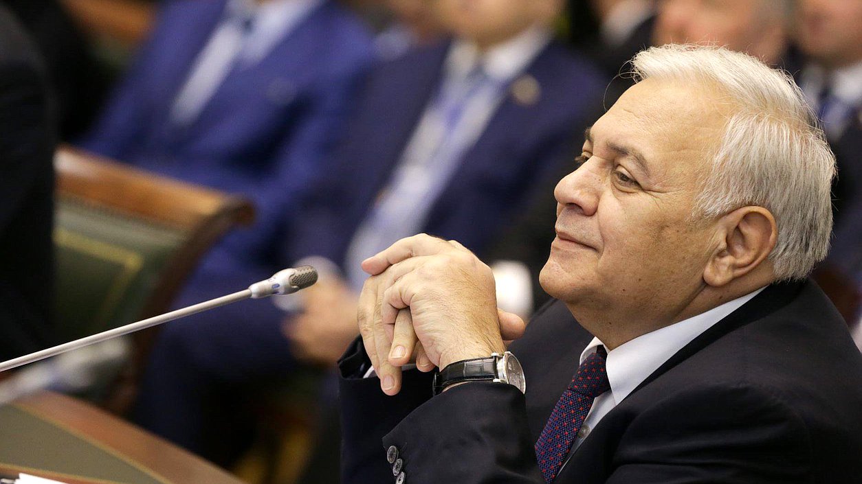 Председатель Милли Меджлиса Азербайджанской Республики Октай Осадов во время заседания. Автор фото: Анна Исакова/Фотослужба Государственной Думы.


