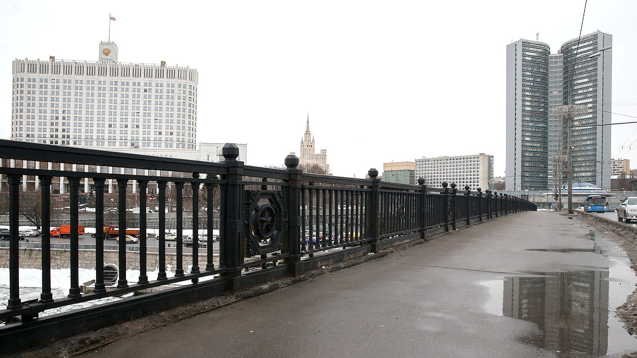 вид на дом правительства