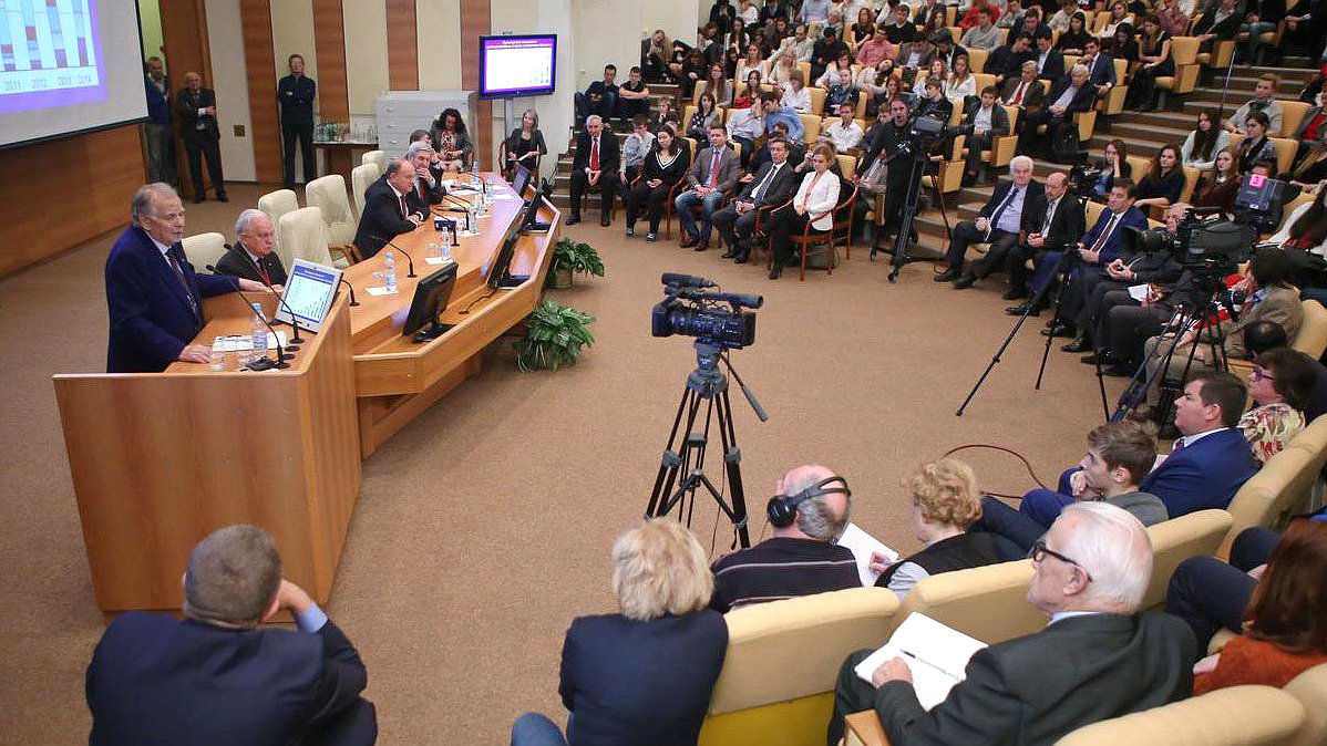 Лекция «2015 год – год света. Эффективные преобразования и генерация света». Лектор – лауреат Нобелевской премии, депутат Государственной Думы Ж.И.Алферов. 

