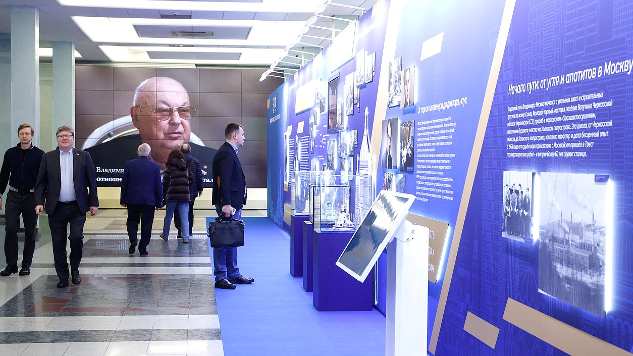 Выставка "Владимир Ресин. Дорога строителя", посвященная 90-летию Владимира Ресина