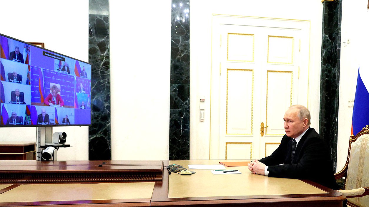 Совещание с постоянными членами Совета Безопасности (в режиме видеоконференции). Фото: kremlin.ru