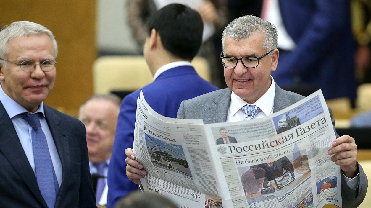 Первый заместитель Председателя Комитета по физической культуре, спорту, туризму и делам молодежи Вячеслав Фетисов и Первый заместитель Председателя Комитета по федеративному устройству и вопросам местного самоуправления Игорь Сапко
