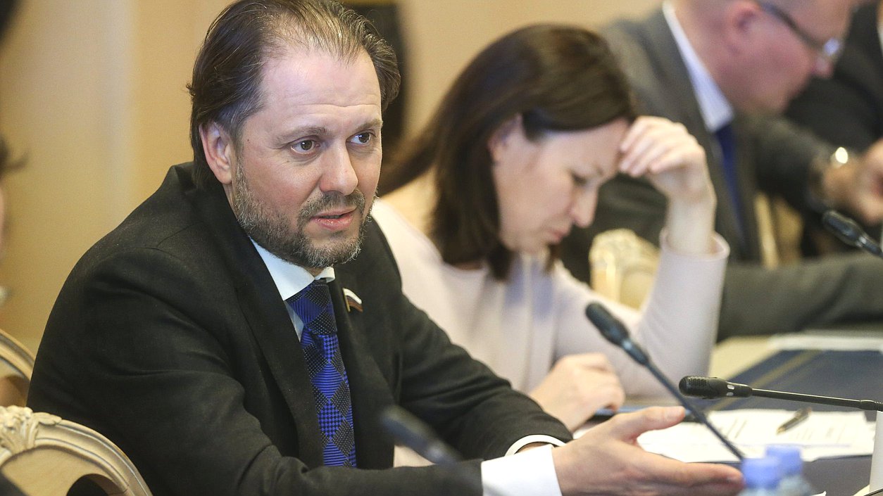 Первый заместитель Председателя Комитета по природным ресурсам, собственности и земельным отношениям Владимир Сысоев