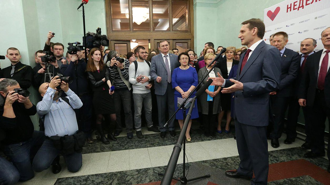 Открытие специальной выставки "Неделя здорового сердца", организованная Комитетом Государственной Думы по охране здоровья совместно с Минздравом России. Мероприятие приурочено к окончанию Национального года борьбы с сердечно-сосудистыми заболеваниями, объявленного Президентом России Владимиром Путиным. 

