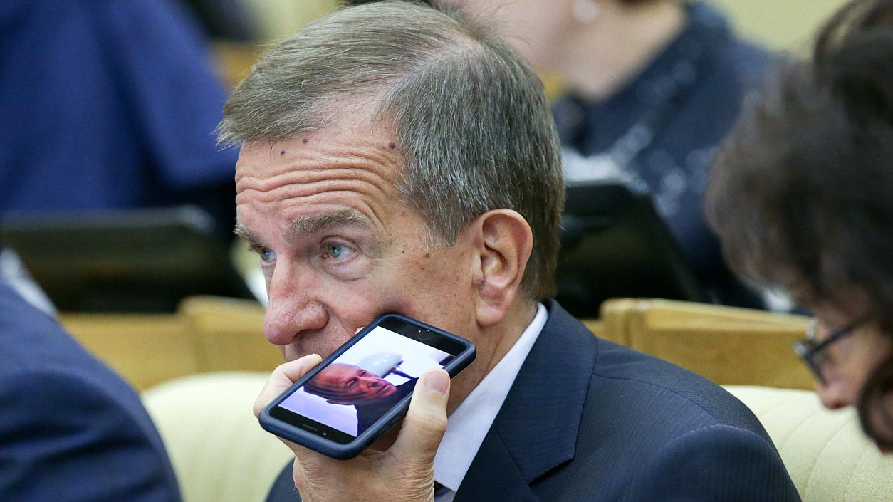 Член Комитета по жилищной политике и жилищно-коммунальному хозяйству Михаил Чернышев