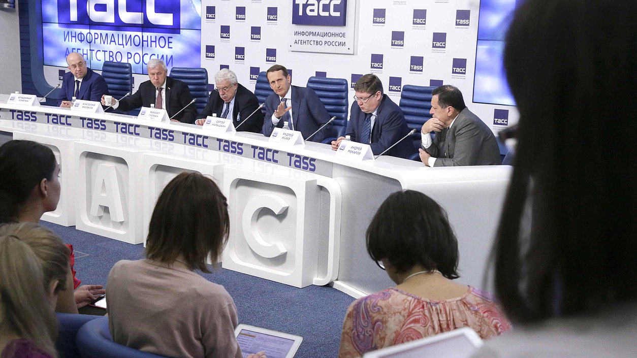 Участие Председателя Государственной Думы  

Федерального Собрания Российской Федерации С.Е.Нарышкина  

в пресс-конференции по итогам работы 

Государственной Думы VI созыва. 
