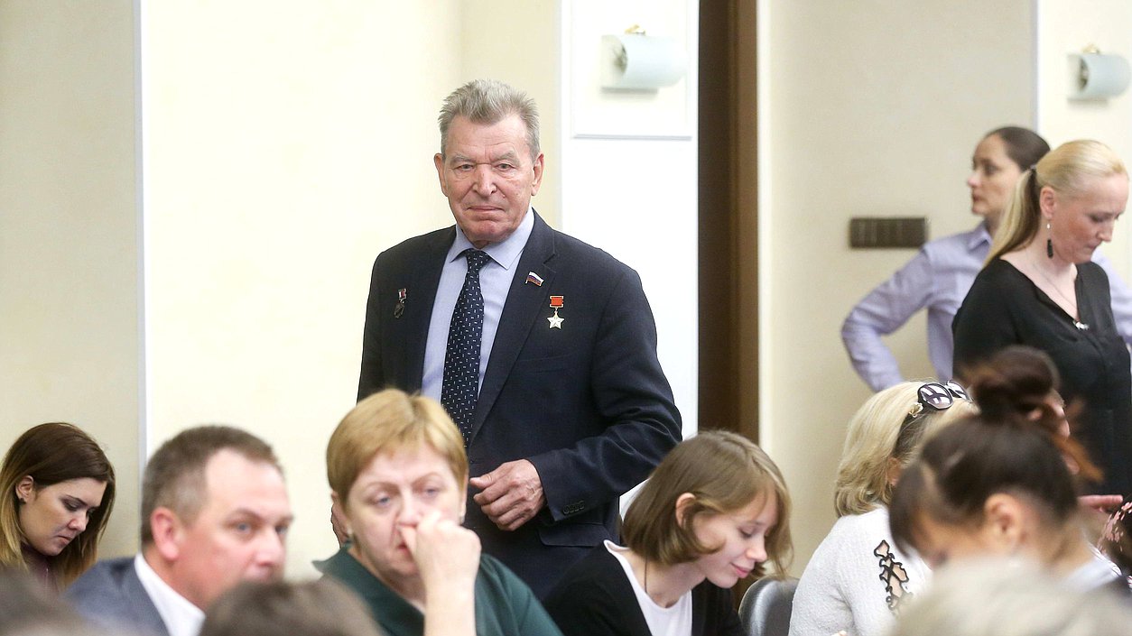 Член Комитета по природным ресурсам, собственности и земельным отношениям Николай Антошкин