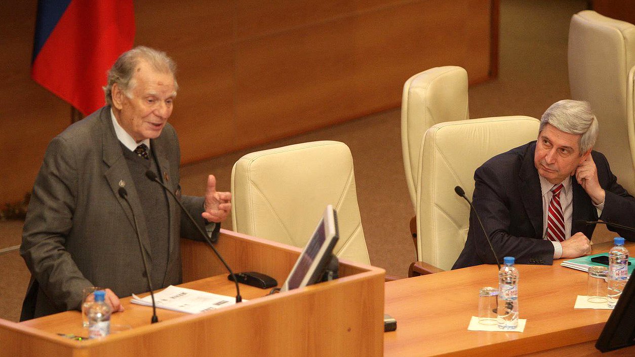  Лекция Жореса Алфёрова. Жорес Алфёров и Иван Мельников.