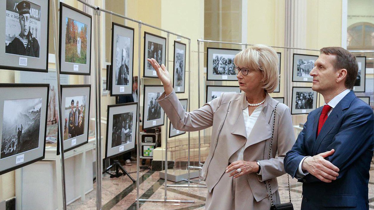 Церемония открытия фотовыставки, посвящённой 71-й годовщине Победы в Великой Отечественной войне 1941–1945 годов.
Презентация издания «Фоторепортеры на войне» .
