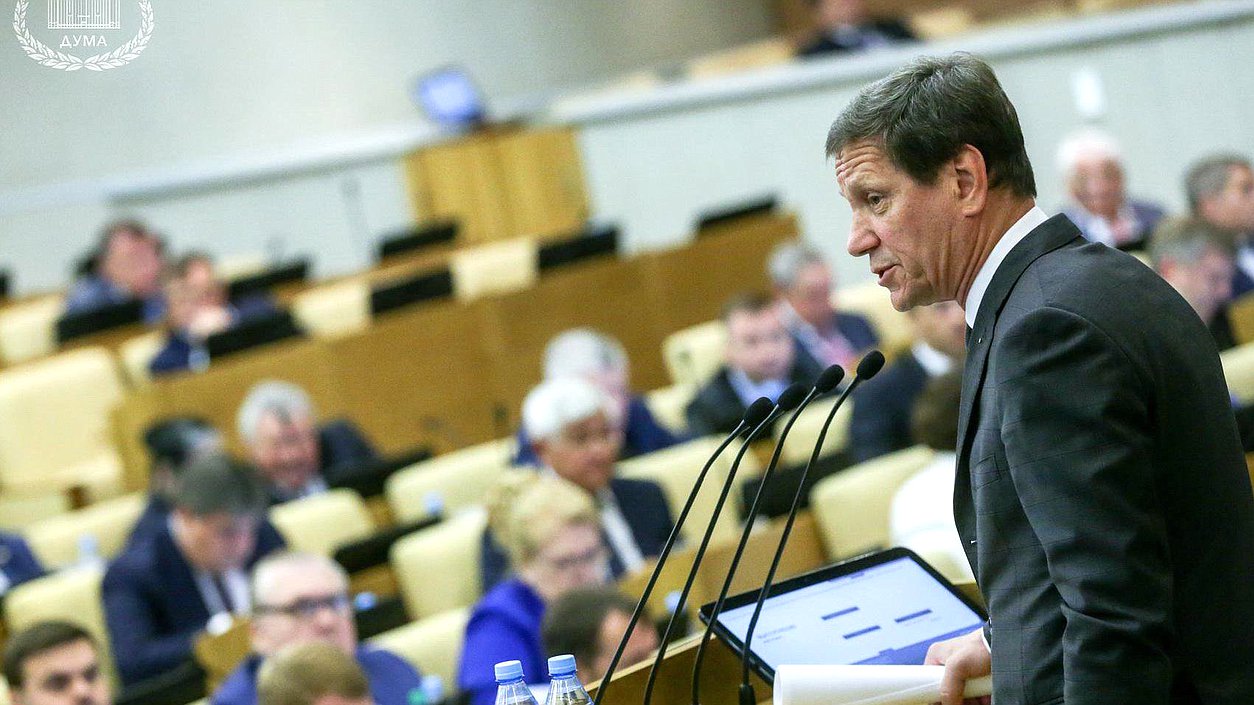 Первый заместитель Председателя Государственной Думы Александр Жуков во время заседания. Автор фото: Марат Абулхатин/Фотослужба Государственной Думы.