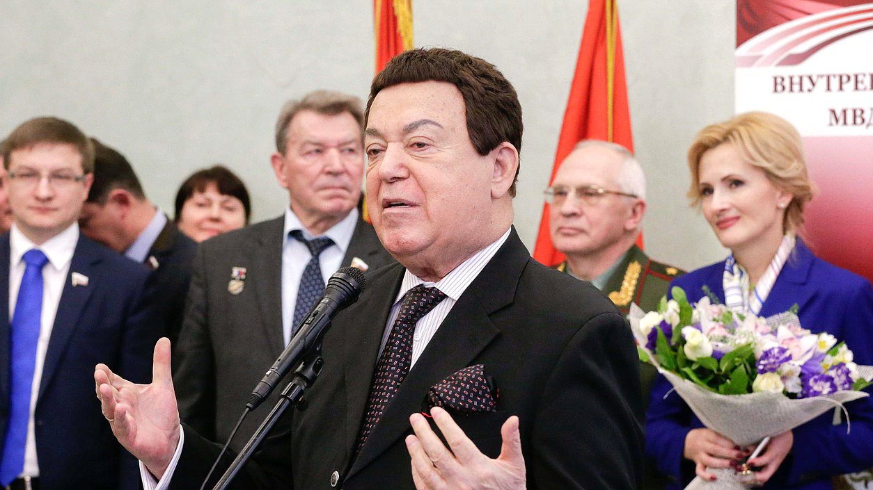 Открытие передвижной представительской выставки «Внутренние войска – войска правопорядка».

