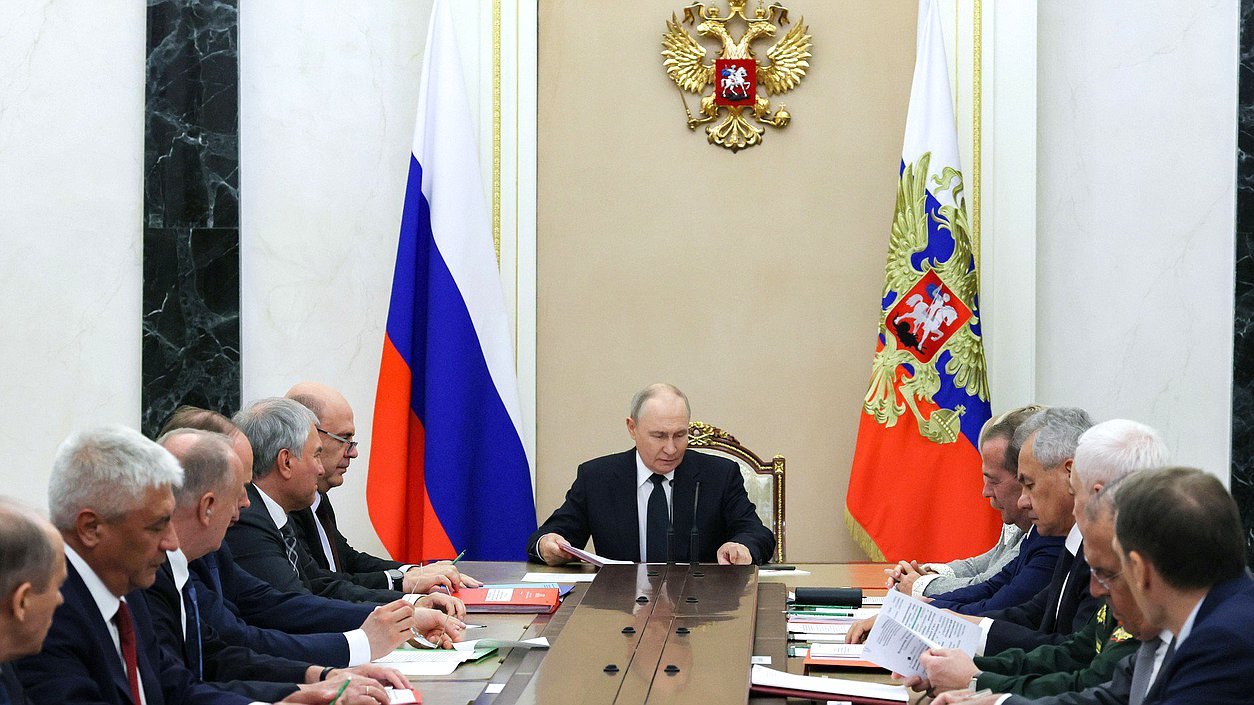 Оперативное совещание с членами Совета Безопасности. Фото: kremlin.ru