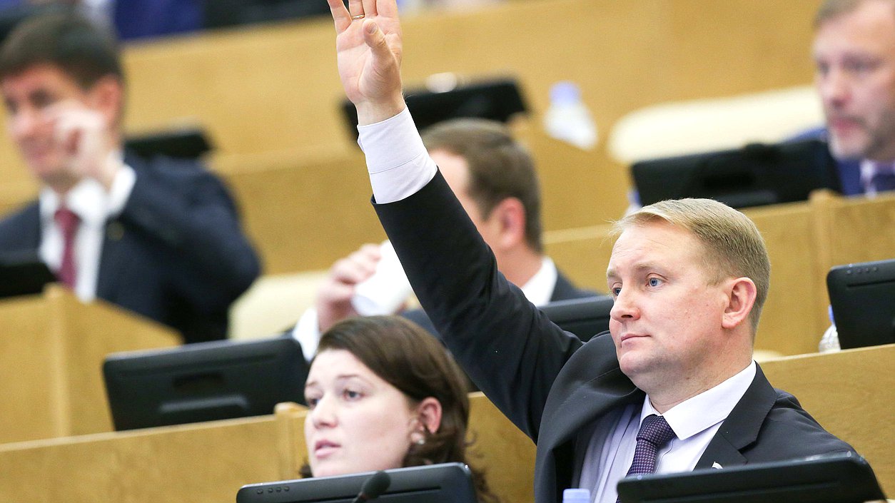 Первый заместитель Председателя Комитета по обороне Александр Шерин