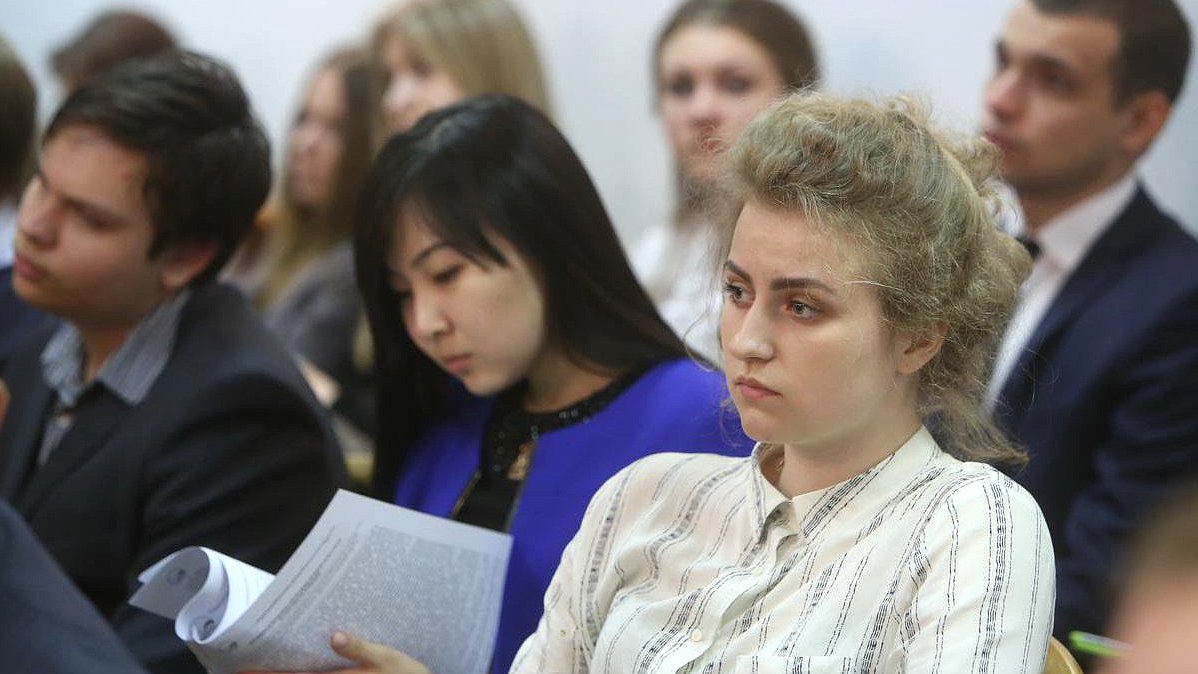 «Круглый стол» Комитета Государственной Думы по физической культуре, спорту и делам молодежи на тему «Опыт регионов в решении жилищных проблем молодежи». 

