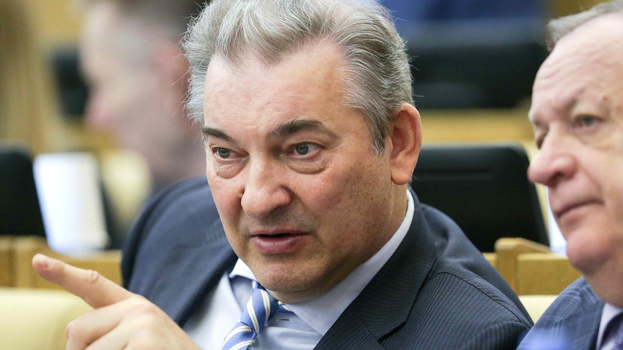 Член Комитета по охране здоровья Владислав Третьяк
