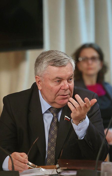 Парламентские слушания Комитета Государственной Думы по земельным отношениям и строительству на тему «Региональное развитие и комфортная среда проживания граждан как основа градостроительной политики Российской Федерации». 

