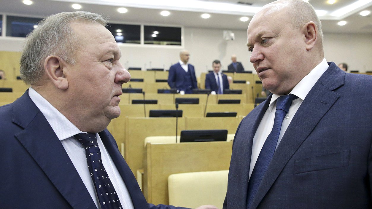 Председатель Комитета по обороне Владимир Шаманов и Первый заместитель Председателя Комитета по обороне Андрей Красов
