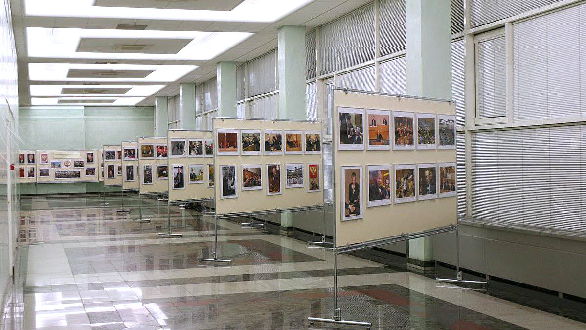 12 ноября 2013г.  Экспозиция фотовыставки "Государственная Дума Федерального Собрания РФ 1993-2013гг."  