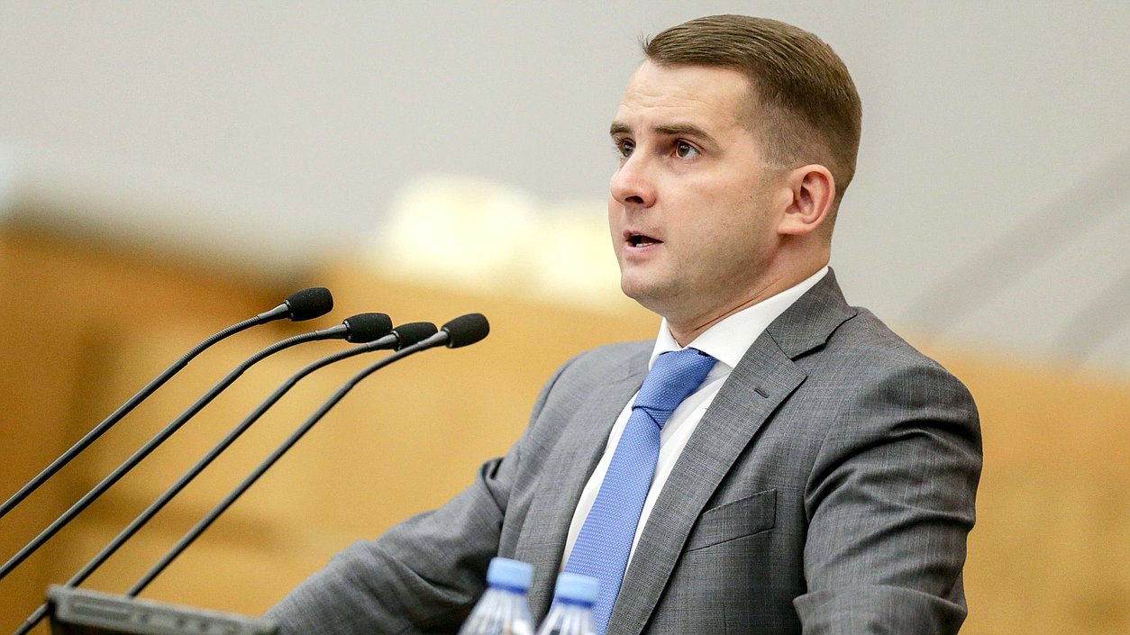 Председатель Комитета по труду, социальной политике и делам ветеранов Ярослав Нилов во время заседания. Автор фото: Анна Исакова/Фотослужба Государственной Думы