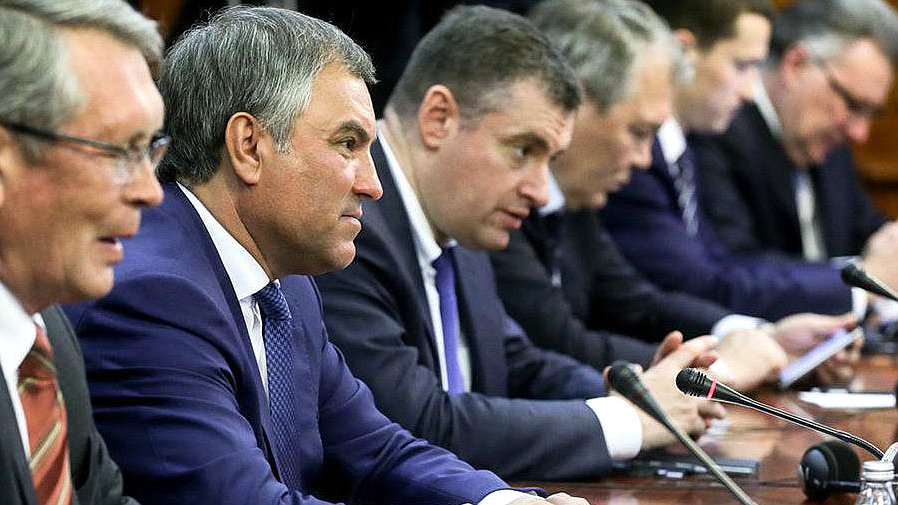 Председатель Государственной Думы Вячеслав Володин во время встречи. Автор фото: Марат Абулхатин/Фотослужба Государственной Думы.
