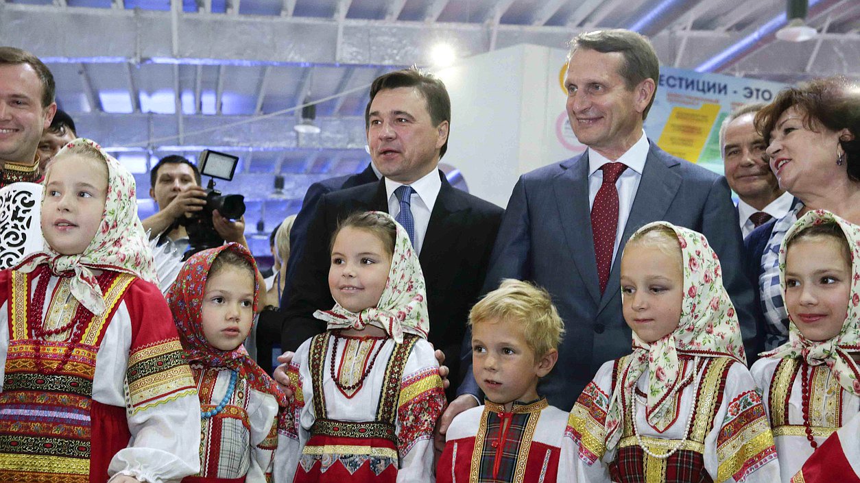 Муниципальный экономический форум. Город Дмитров. 
Осмотр выставки форума

